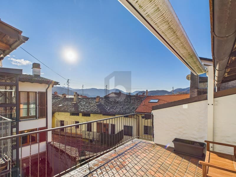 GRAZIOSO E ACCOGLIENTE CON TERRAZZA (2)