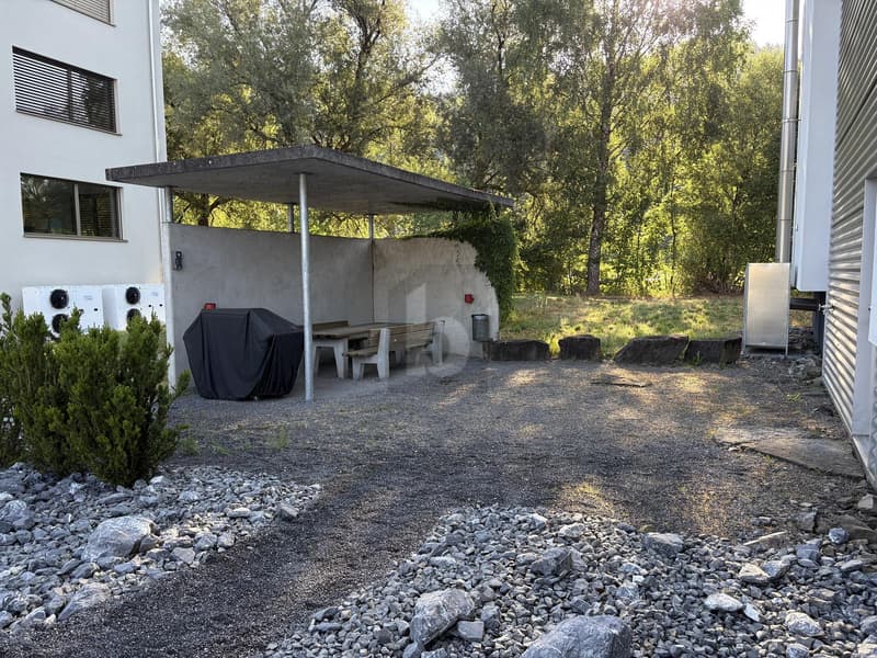 REPRÄSENTATIV MIT GLASFRONT (5)