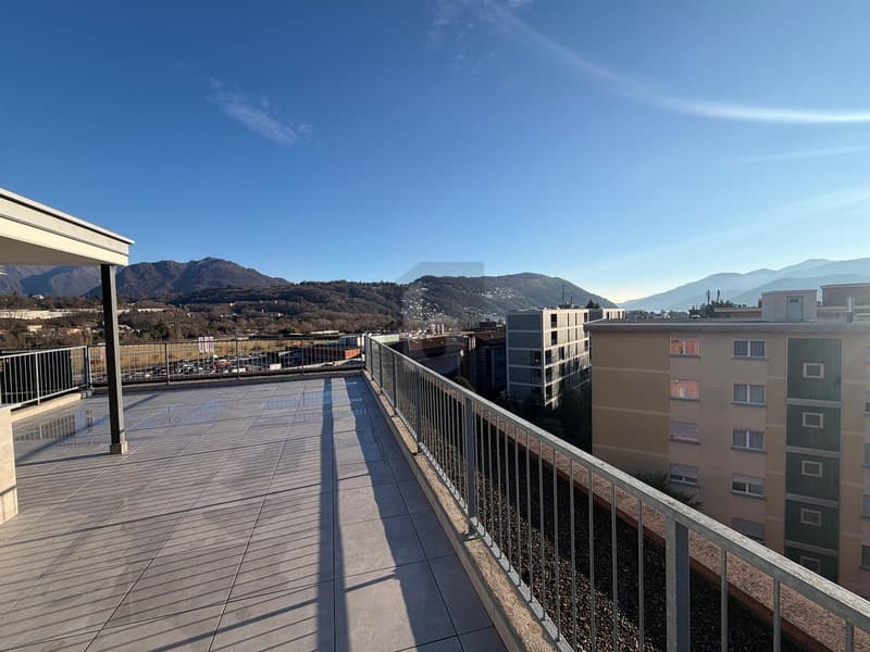 GRANDE TERRAZZA VISTA LAGO (1)
