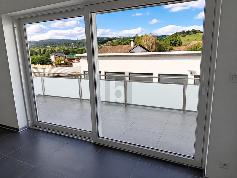 EXCLUSIF, LUMINEUX AVEC BALCON (4)