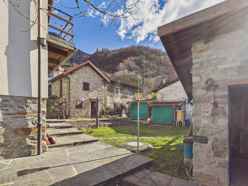 SPAZIOSA E SOLEGGIATA CON GIARDINO (2)