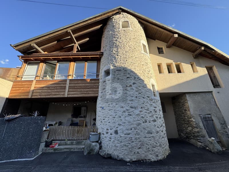 TRIPLEX, TOUR HISTORIQUE AU POTENTIEL EXCEPTIONNEL (1)