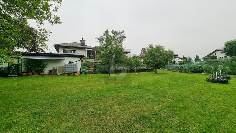 IDYLLISCHE LAGE MIT GROSSEM GARTEN (3)
