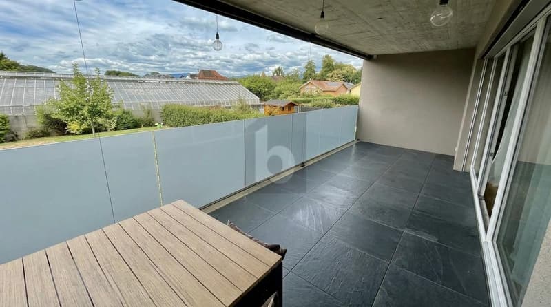 MODERNE ET ÉPURÉ À CÔTÉ DU LAC (3)