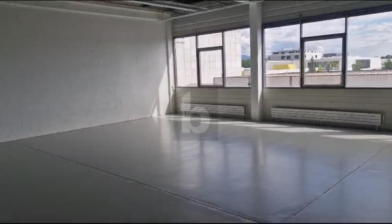 LOCAL POLYVALENT DE 110 M² (2)