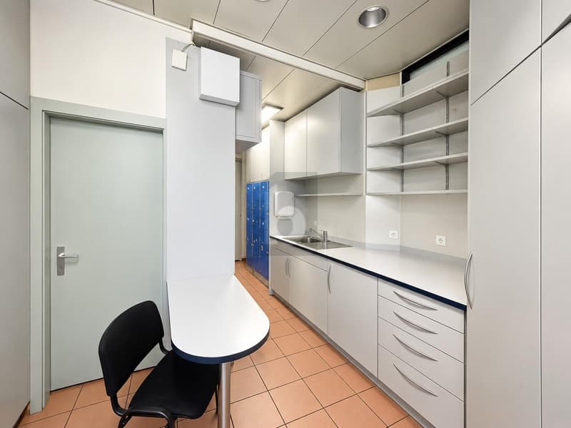 EMPLACEMENT IDEAL, SPACIEUX ET LUMINEUX (5)