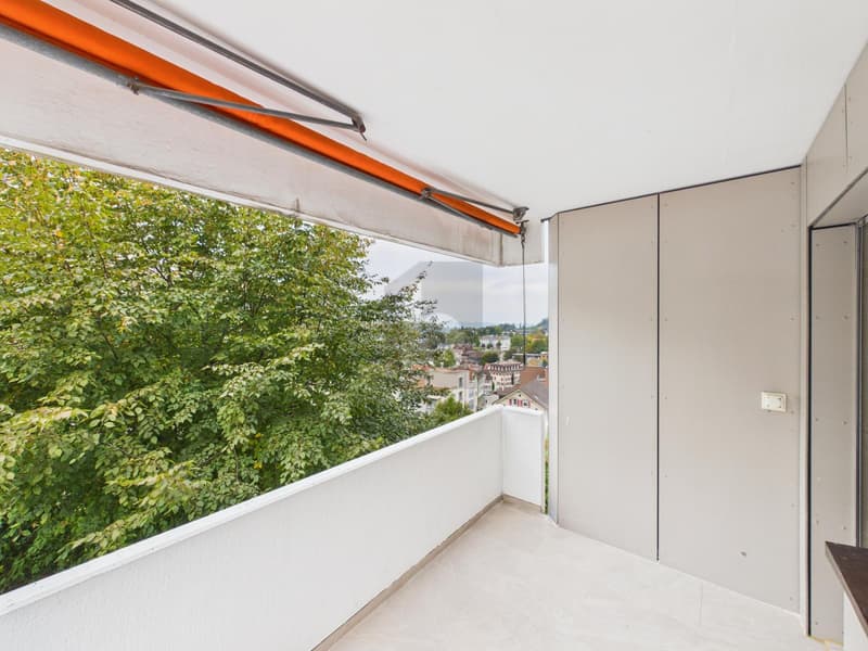 NEU RENOVIERT - GROSSZÜGIGER BALKON UND WEITBLICK (1)