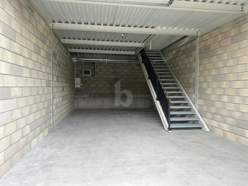 BOX/BUREAU EN DUPLEX AVEC PARKING (4)