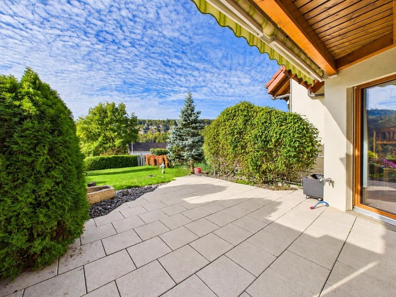 MIT CHARME, GARAGE UND EINEM GARTEN ZUM VERLIEBEN (5)