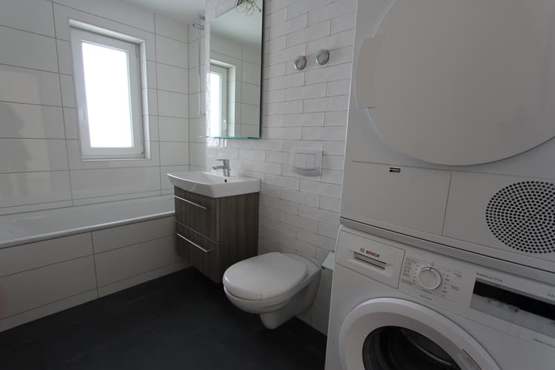 Badezimmer mit Bad & Waschturm