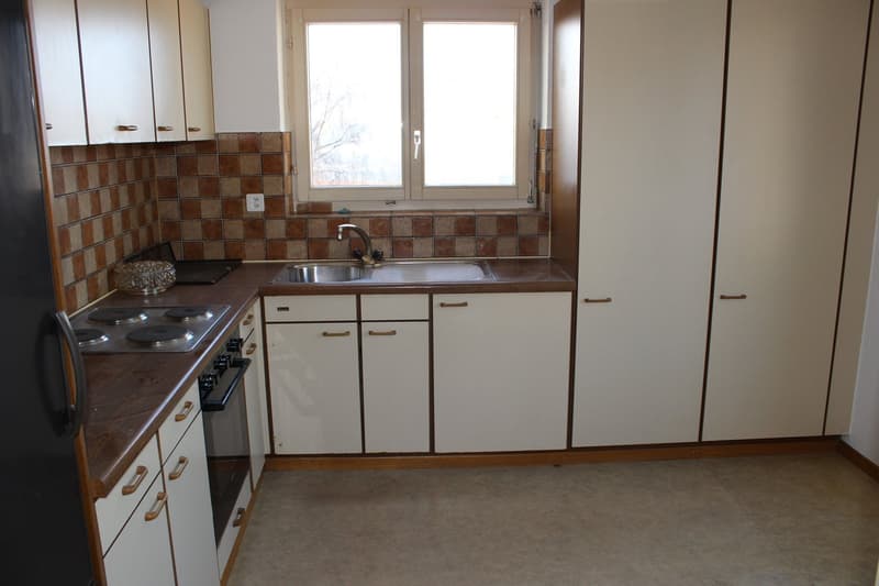 kitchen with white cabinets, tiled backsplash, stainless steel sink, gas stove, refrigerator, dishwasher