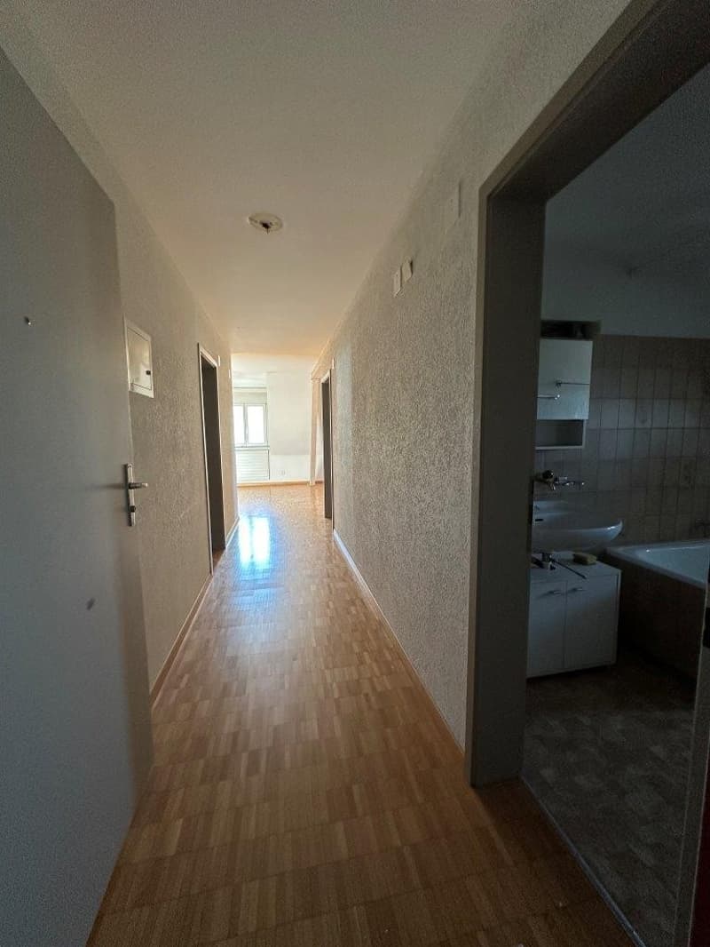 Charmante 3.5-Zimmer-Dachwohnung mit Parkplatz in St. Gallen (3)