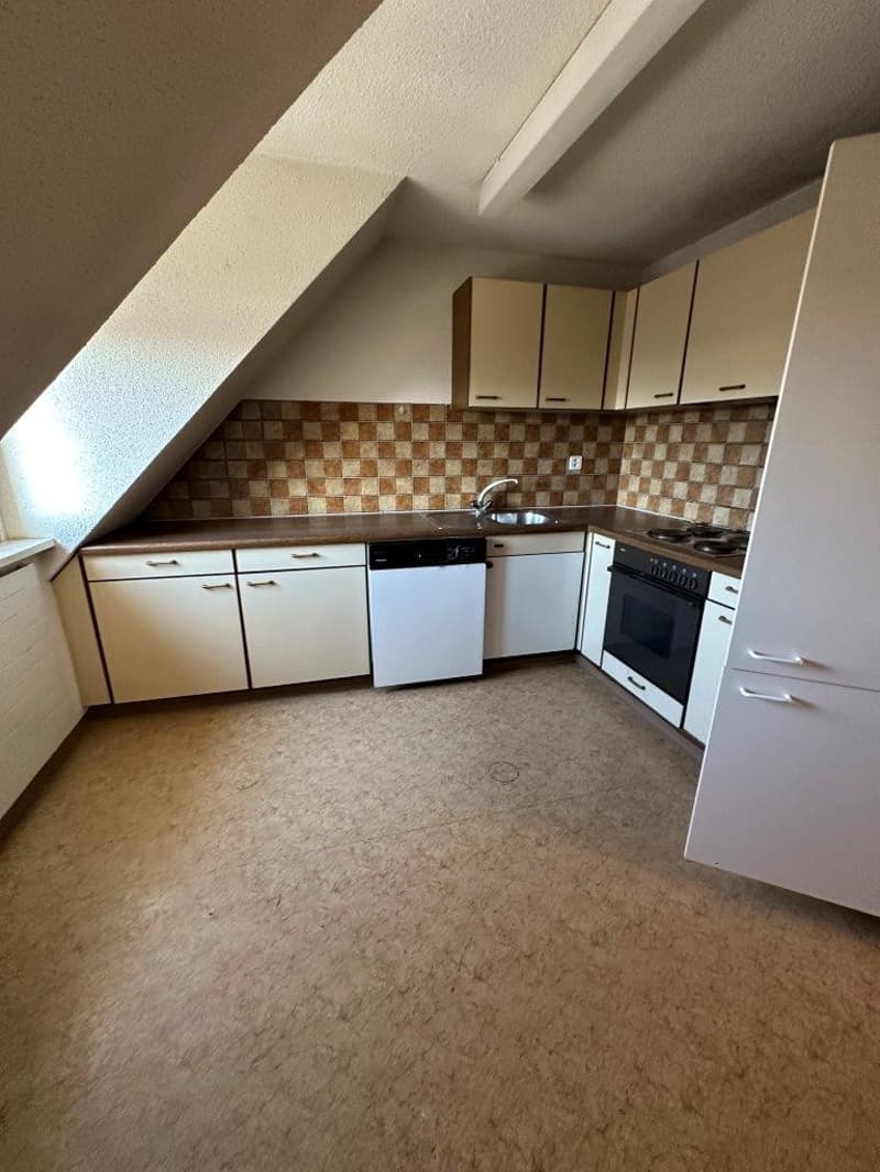 Charmante 3.5-Zimmer-Dachwohnung mit Parkplatz in St. Gallen (9)