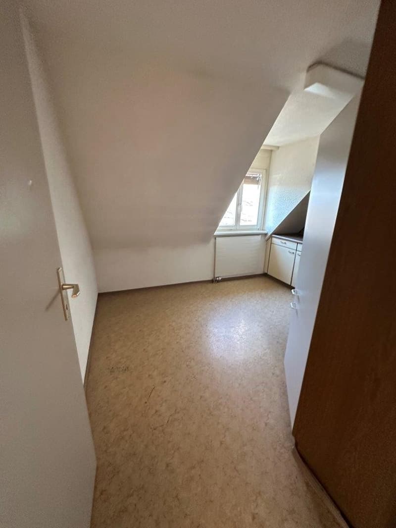Charmante 3.5-Zimmer-Dachwohnung mit Parkplatz in St. Gallen (4)