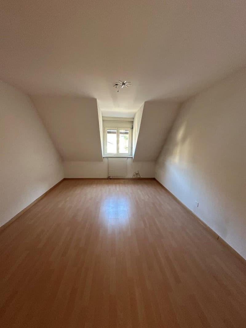 Charmante 3.5-Zimmer-Dachwohnung mit Parkplatz in St. Gallen (5)