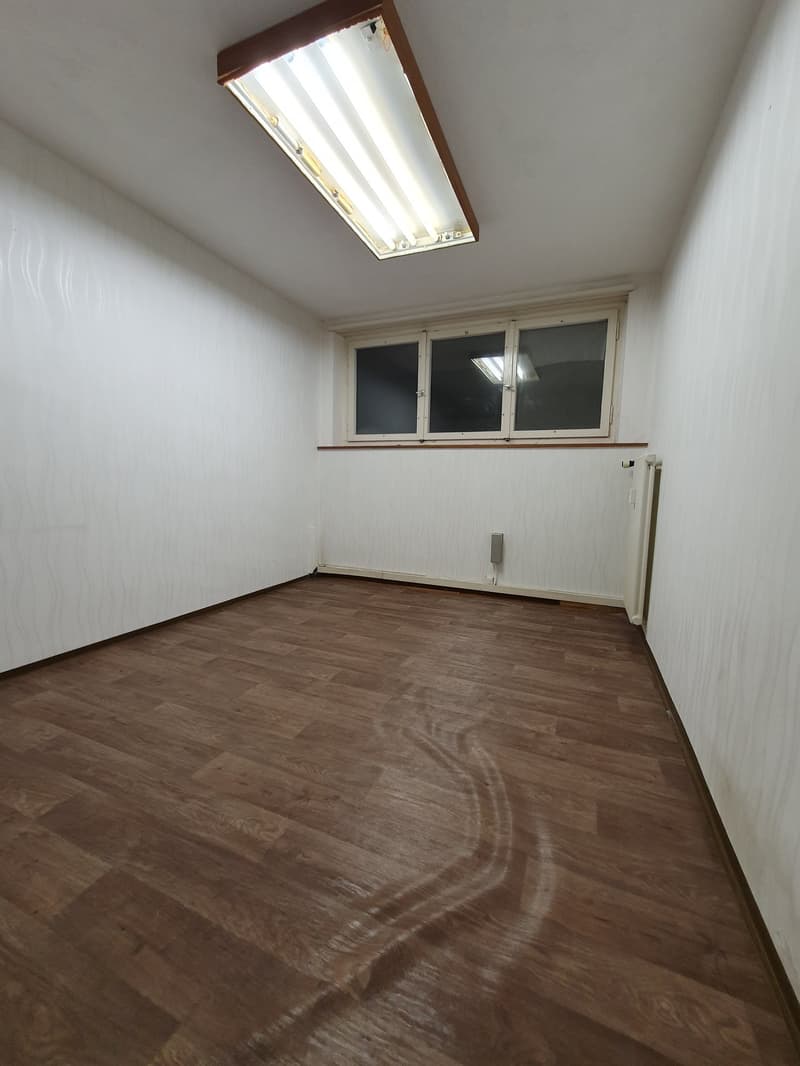 3 Bedroom Apartment in Good Location - Ideal for Handymen (6)