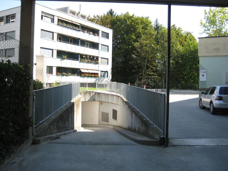 Einstellplatz in Tiefgarage an Top Lage in Zürich-Seebach (2)