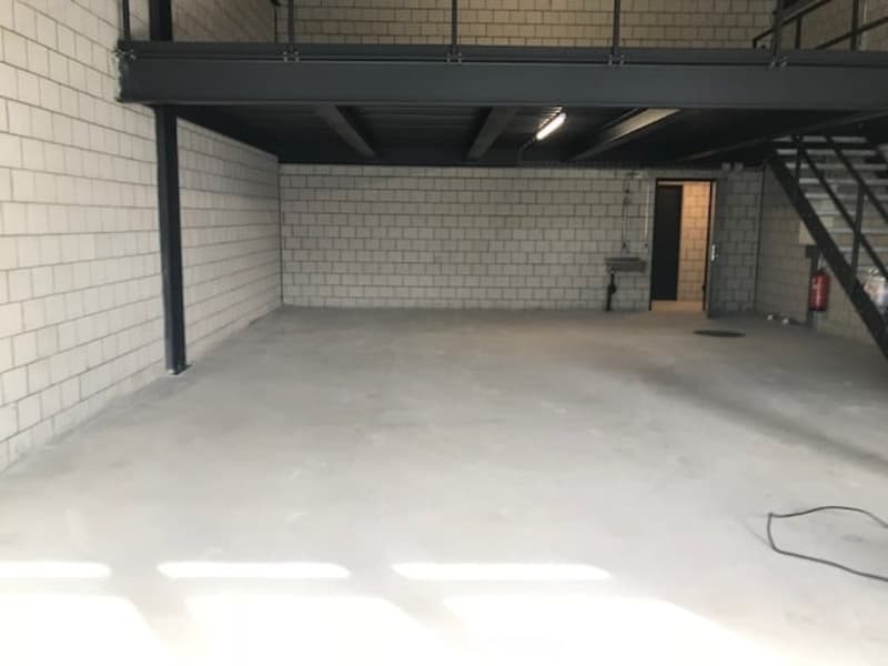 Moderne Gewerbeeinheit zu vermieten (4)