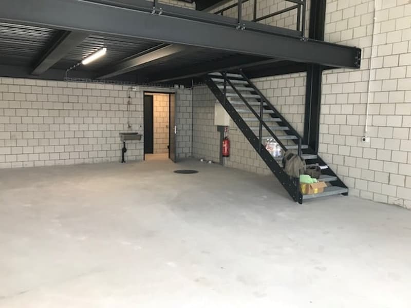 Moderne Gewerbeeinheit zu vermieten (6)