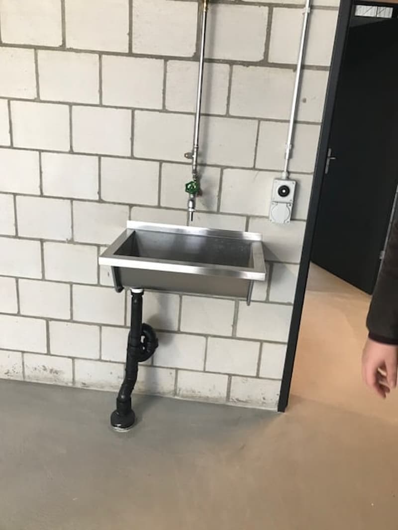 Moderne Gewerbeeinheit zu vermieten (8)