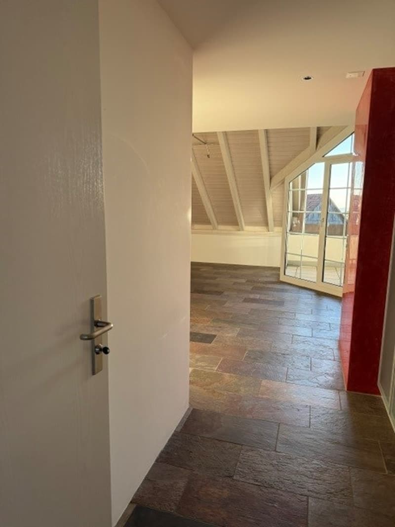 3 1/2-Zimmer-Maisonette-Wohnung mit traumhafter Weitsicht mitten im Golfparadies (3)
