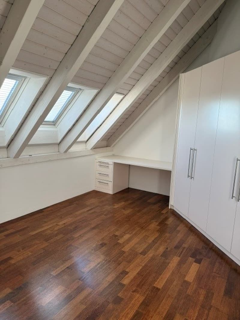 3 1/2-Zimmer-Maisonette-Wohnung mit traumhafter Weitsicht mitten im Golfparadies (22)