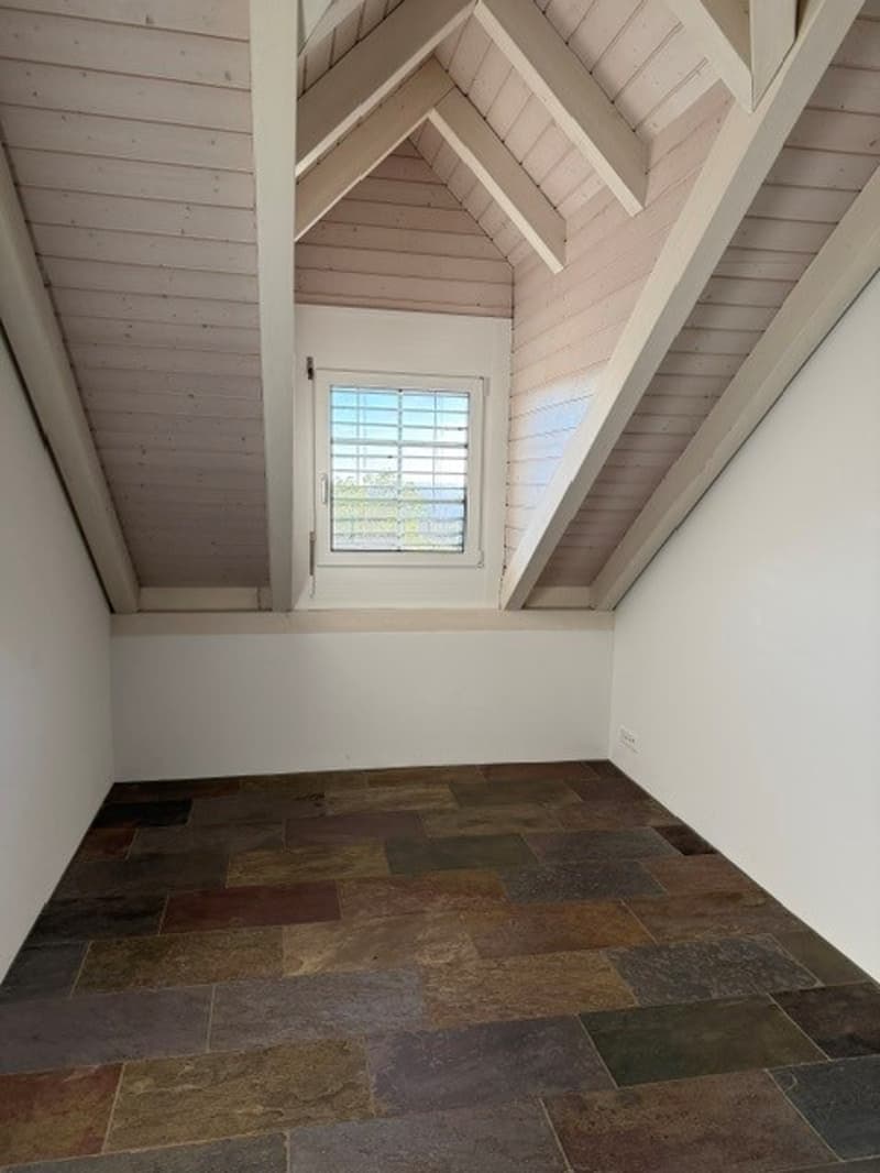 3 1/2-Zimmer-Maisonette-Wohnung mit traumhafter Weitsicht mitten im Golfparadies (13)
