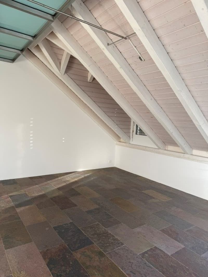 3 1/2-Zimmer-Maisonette-Wohnung mit traumhafter Weitsicht mitten im Golfparadies (5)