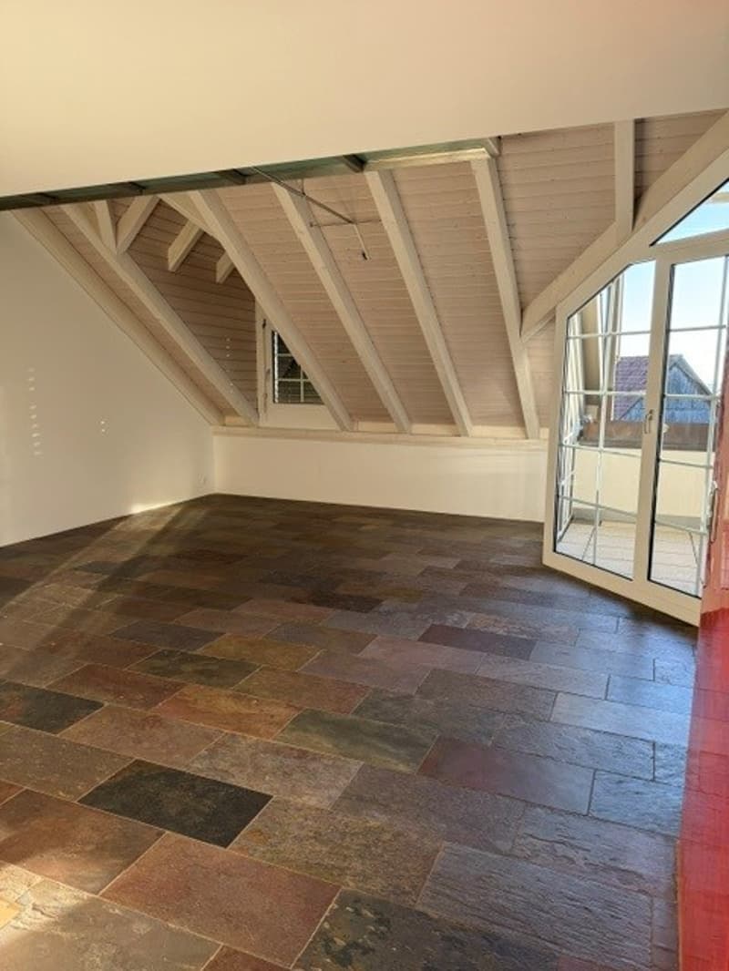 3 1/2-Zimmer-Maisonette-Wohnung mit traumhafter Weitsicht mitten im Golfparadies (4)