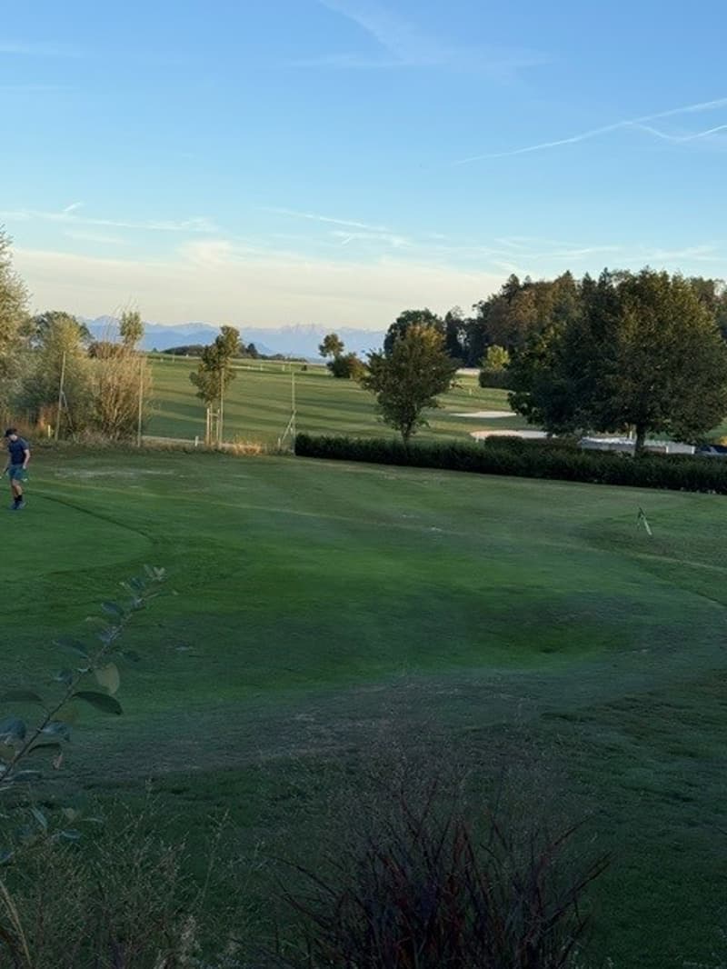 3 1/2-Zimmer-Maisonette-Wohnung mit traumhafter Weitsicht mitten im Golfparadies (33)