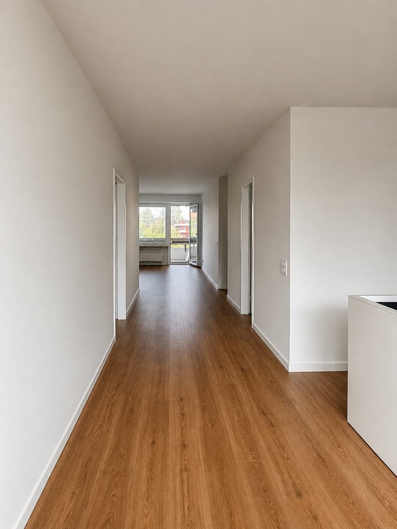 Frisch sanierte 2,5 Zimmerwohnung an zentraler Lage in Witikon (2)