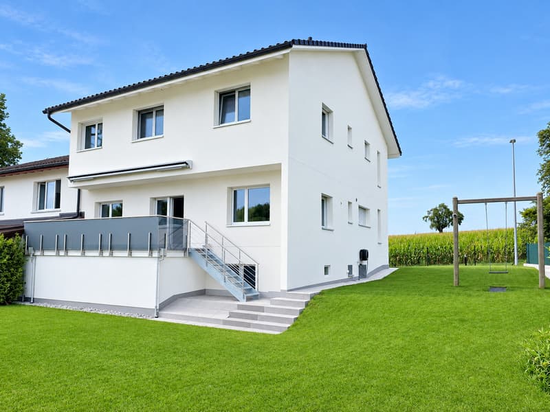 Grosszügiges Zuhause in 8127 Küsnacht mit viel Privatsphäre und Weitsicht (1)