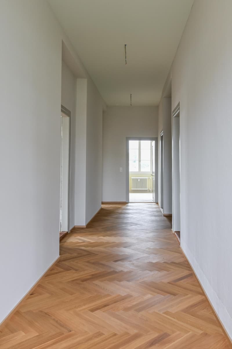 Charmante 5.5-Zimmer-Wohnung mit Kachelofen und Fischgrätparkett (9)
