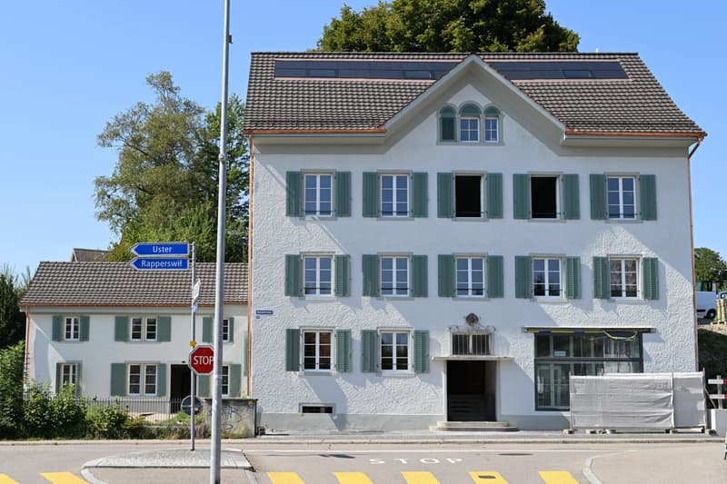 Charmante 5.5-Zimmer-Wohnung mit Kachelofen und Fischgrätparkett (1)