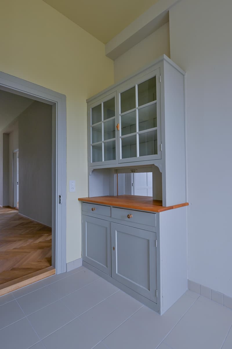 Charmante 5.5-Zimmer-Wohnung mit Kachelofen und Fischgrätparkett (7)