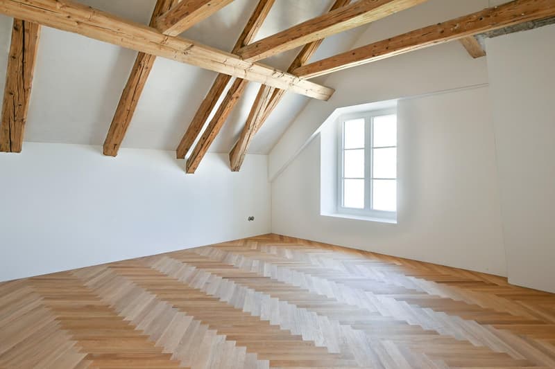 Grosszügige 3.5-Zimmer-Dachwohnung mit historischem Charme (4)