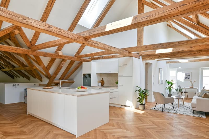 Grosszügige 3.5-Zimmer-Dachwohnung mit historischem Charme (2)
