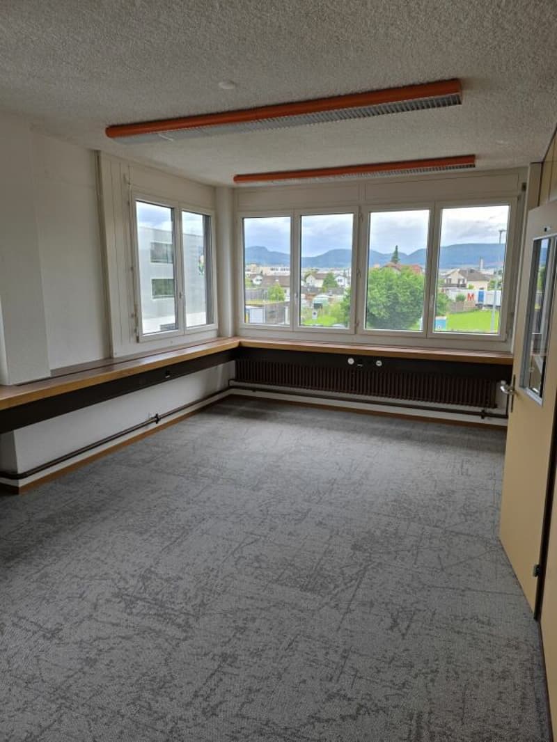 Attraktive Büro- und Gewerbeliegenschaft in Suhr (7)