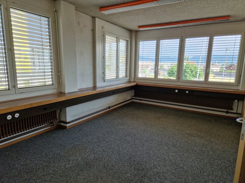 Attraktive Büro- und Gewerbeliegenschaft in Suhr (3)