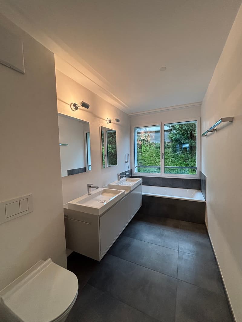 Helle 4.5-Zimmer-Wohnung mit Balkon an ruhiger Lage in Zürich 8044 (3)