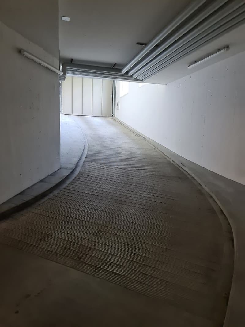 Einstellhallenplatz an zentraler Lage in Bonstetten zu vermieten (3)
