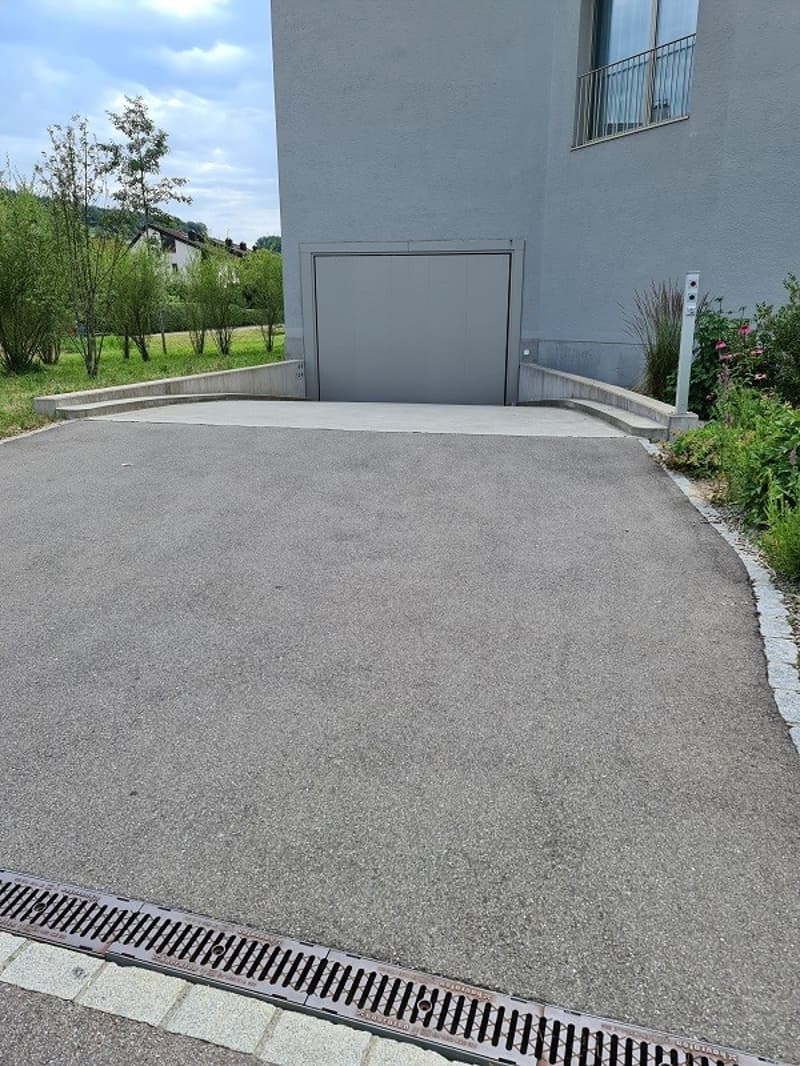 Einstellhallenplatz an zentraler Lage in Bonstetten zu vermieten (2)