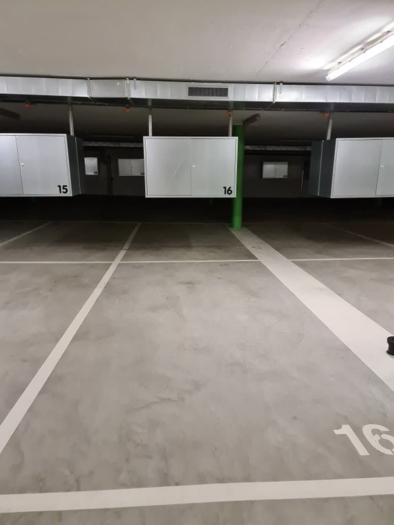Einstellhallenplatz an zentraler Lage in Bonstetten zu vermieten (4)