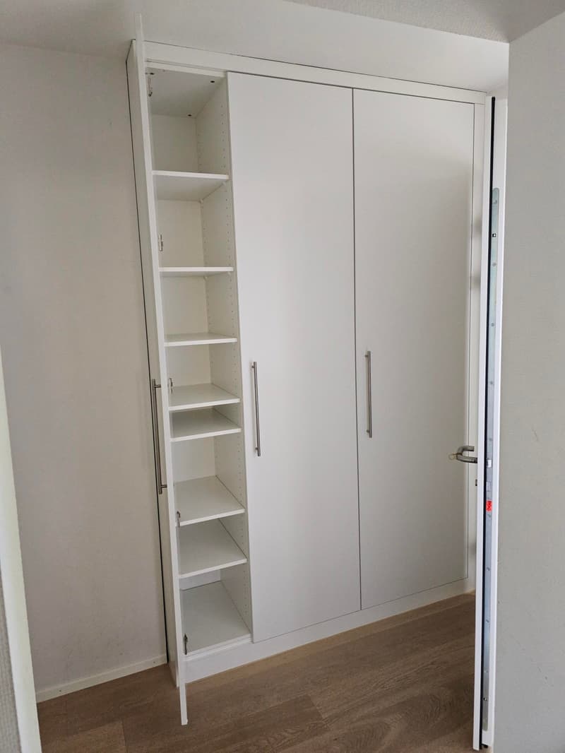 Befristet bis 30.09.2027 – Grosszügige 2.5-Zimmerwohnung mit Gartensitzplatz in Herrliberg (5)