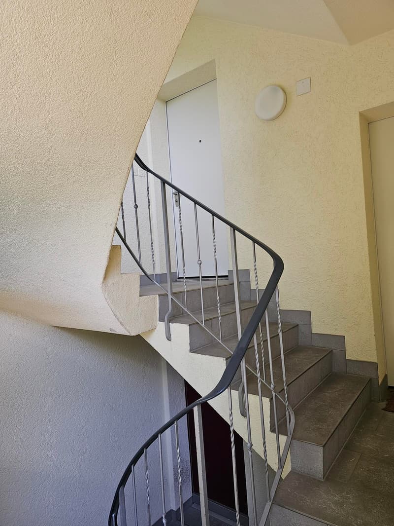 Befristet bis 30.09.2027 – Grosszügige 2.5-Zimmerwohnung mit Gartensitzplatz in Herrliberg (3)