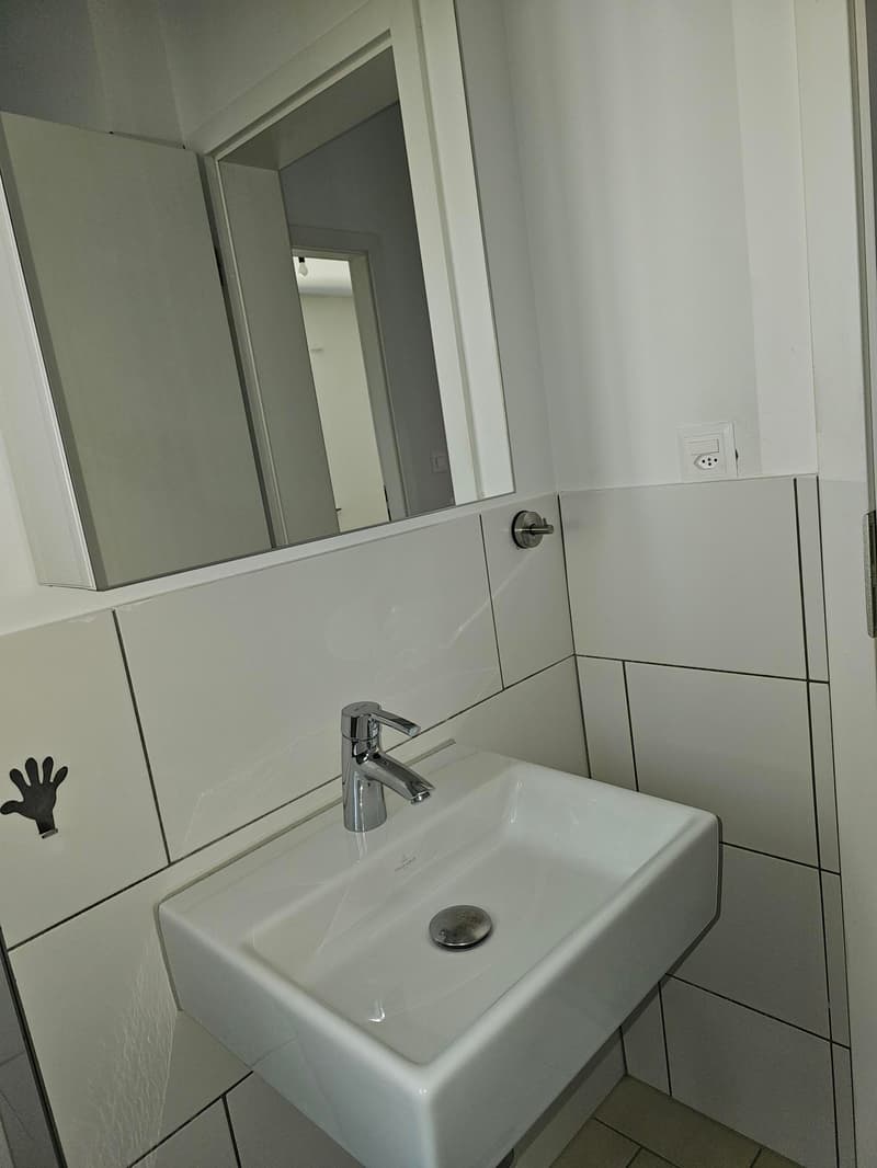 Befristet bis 30.09.2027 – Grosszügige 2.5-Zimmerwohnung mit Gartensitzplatz in Herrliberg (14)