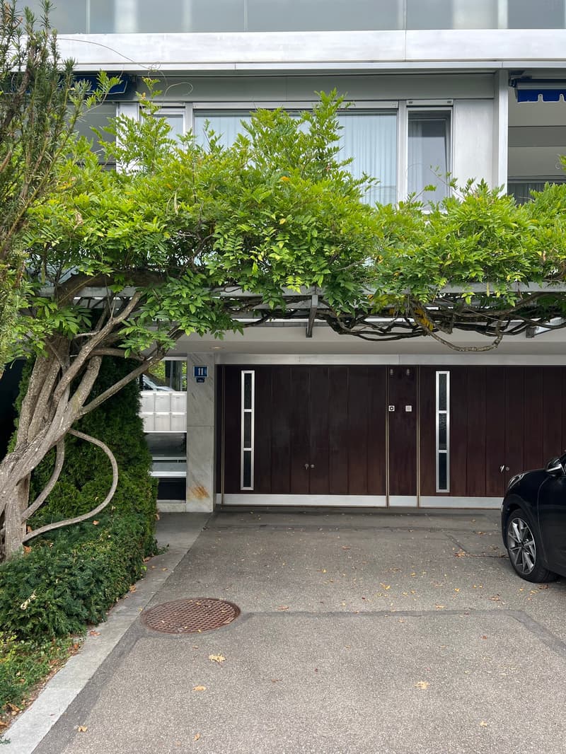 Geräumige 5-Zimmer-Wohnung mit Balkon und schöner Aussicht in Zürich-Fluntern (2)