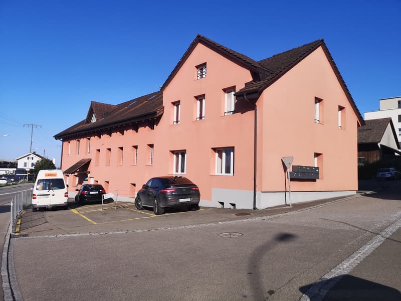 Schöne und helle 2.5 Zimmer-Wohnung an bester Wohnlage (1)
