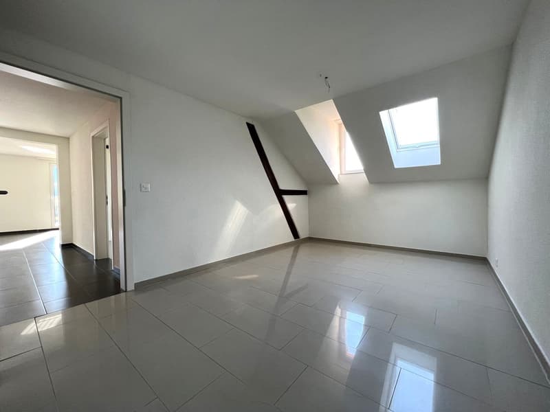 Moderne 4.5-Zimmer-Wohnung mit Balkon (6)