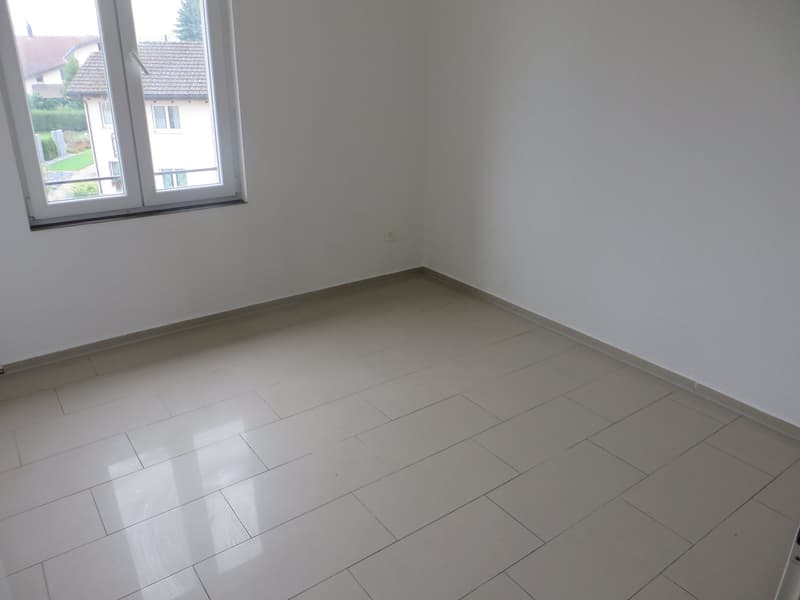 Moderne 4.5-Zimmer-Wohnung mit Balkon (8)